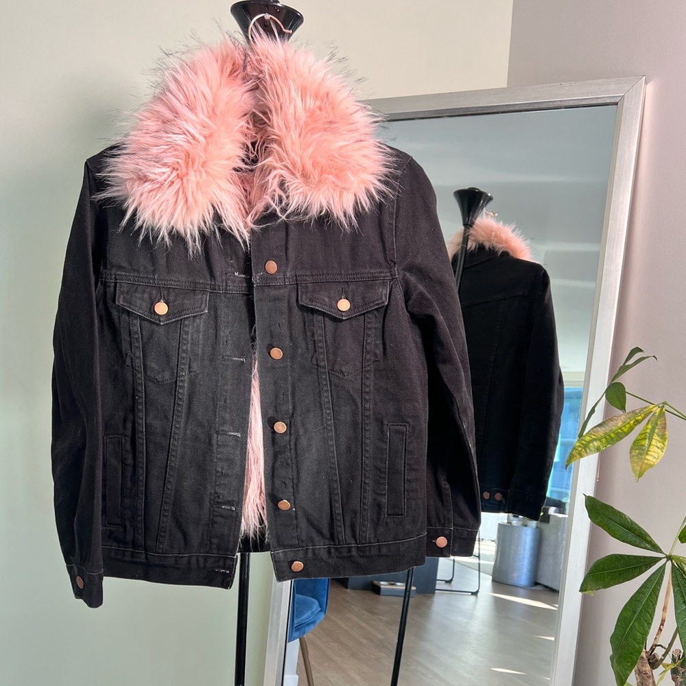 SHACI Shaggy Pink Faux-Fur Collar Black Denim Jacket Small